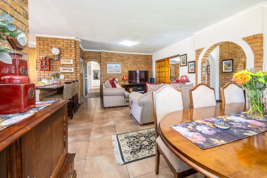 5 Bedroom Property for Sale in Sonstraal Western Cape